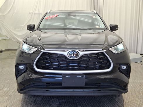 Used 2023 Toyota Highlander XLE AWD/4WD image 32