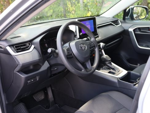 Used 2024 Toyota RAV4 LE AWD/4WD image 27