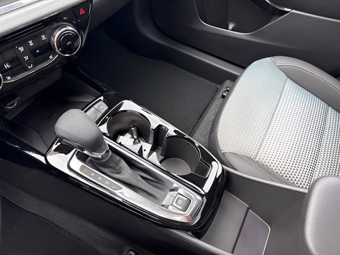 New 2026 Chevrolet Trax LT w/ Sunroof Package FWD image 33
