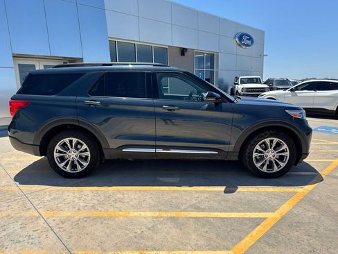 Used 2022 Ford Explorer XLT w/ Equipment Group 202A AWD/4WD image 3