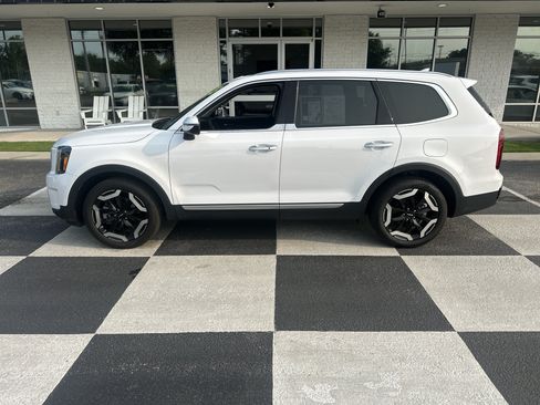 Used 2025 Kia Telluride S AWD/4WD image 1