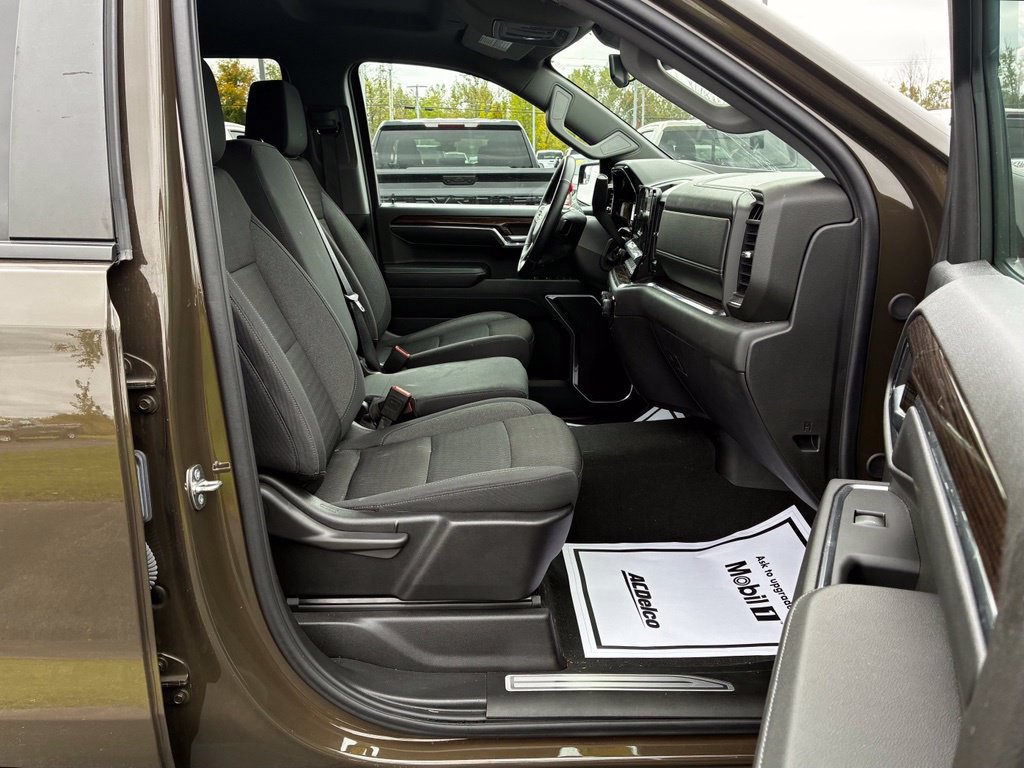 Used 2024 Chevrolet Silverado 1500 LT AWD/4WD image 26