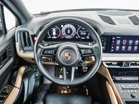 Certified 2024 Porsche Cayenne S AWD/4WD image 16