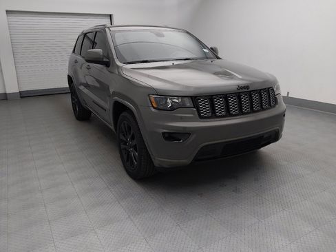 Used 2019 Jeep Grand Cherokee Altitude AWD/4WD image 14
