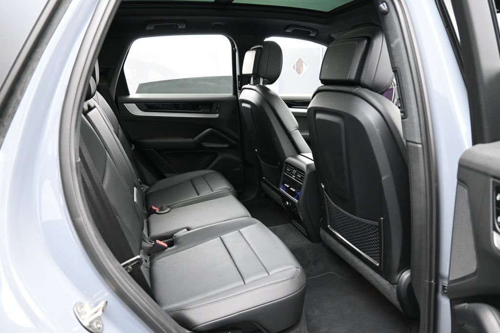 Certified 2026 Porsche Cayenne AWD/4WD image 26
