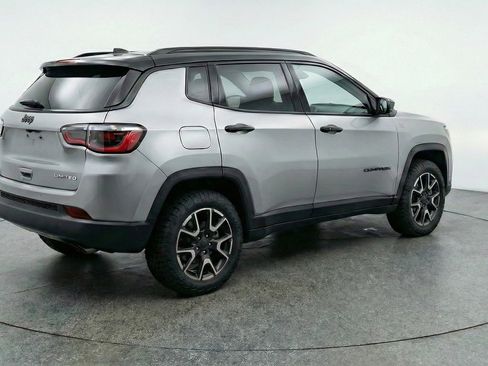 Used 2025 Jeep Compass Trailhawk AWD/4WD image 9