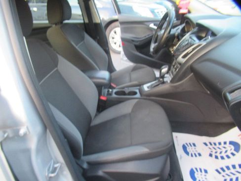 Used 2014 Ford Focus SE image 25