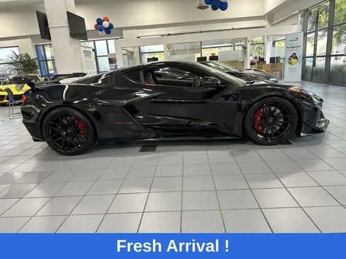 Used 2025 Chevrolet Corvette Z06 w/ Stealth Interior Trim Package RWD image 14