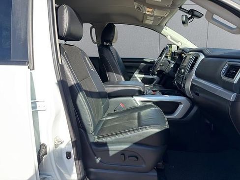 Used 2018 Nissan Titan PRO-4X image 16