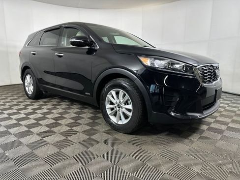 Used 2019 Kia Sorento LX image 2