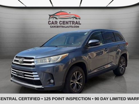 Used 2017 Toyota Highlander Plus AWD/4WD image 1