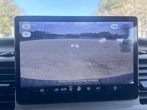 Used 2022 Ford Transit 350 XLT image 28