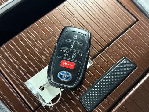 Used 2021 Toyota Sienna LE FWD image 43