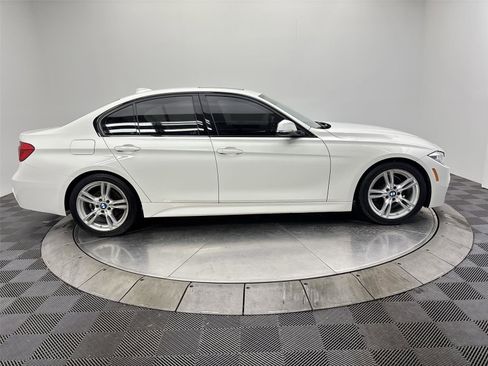 Used 2017 BMW 328d Sedan w/ M Sport Package image 17