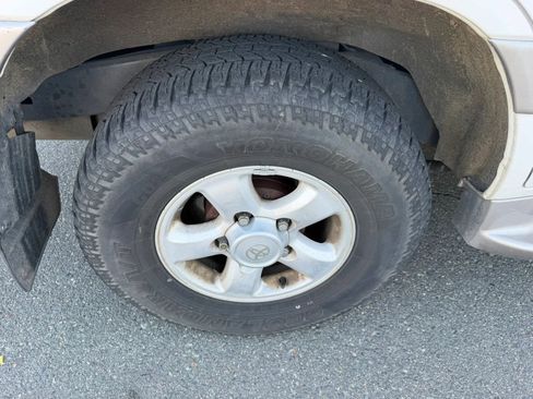 Used 2000 Toyota Land Cruiser AWD/4WD image 31