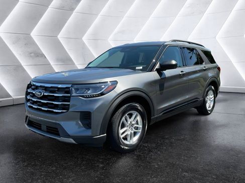 New 2026 Ford Explorer Active RWD image 3
