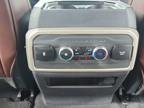 Used 2024 Ford Expedition Limited AWD/4WD image 36