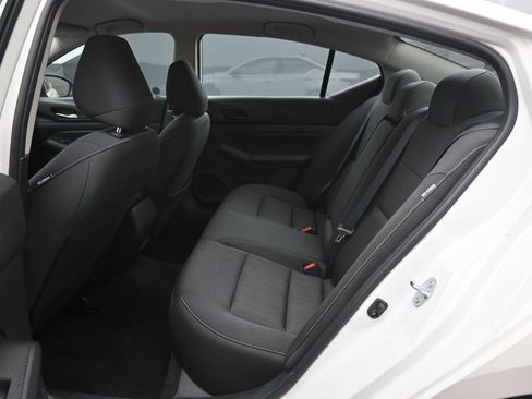 Used 2025 Nissan Altima 2.5 SV FWD image 25