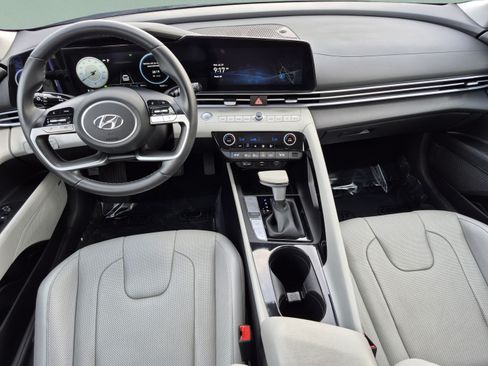 Used 2023 Hyundai Elantra Limited FWD image 11
