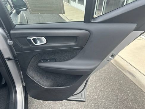 Certified 2025 Volvo XC40 B5 Plus AWD/4WD image 12