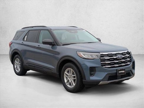 New 2026 Ford Explorer Active RWD image 3