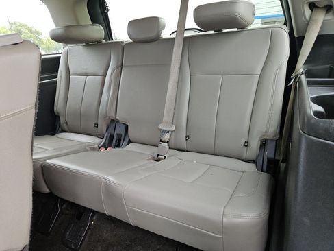 Used 2018 Ford Expedition XLT w/ Equipment Group 202A RWD image 36