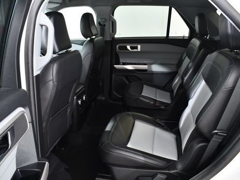 Used 2024 Ford Explorer XLT w/ Equipment Group 202A AWD/4WD image 16
