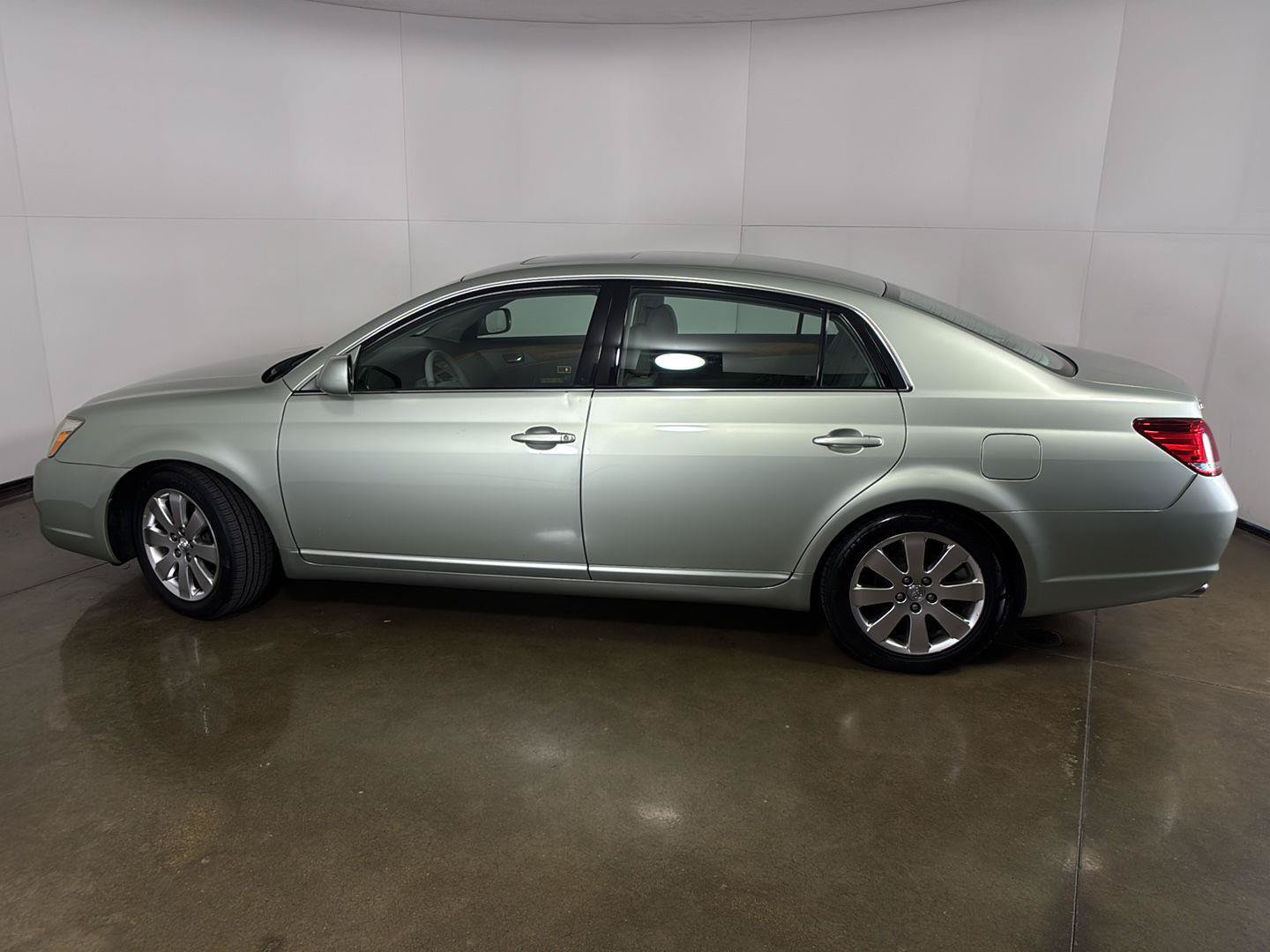 Used 2006 Toyota Avalon XLS FWD image 25