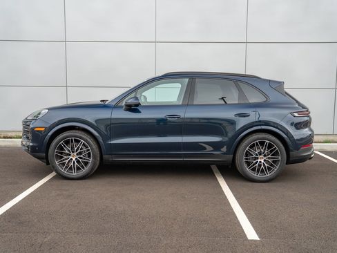 Used 2025 Porsche Cayenne image 2