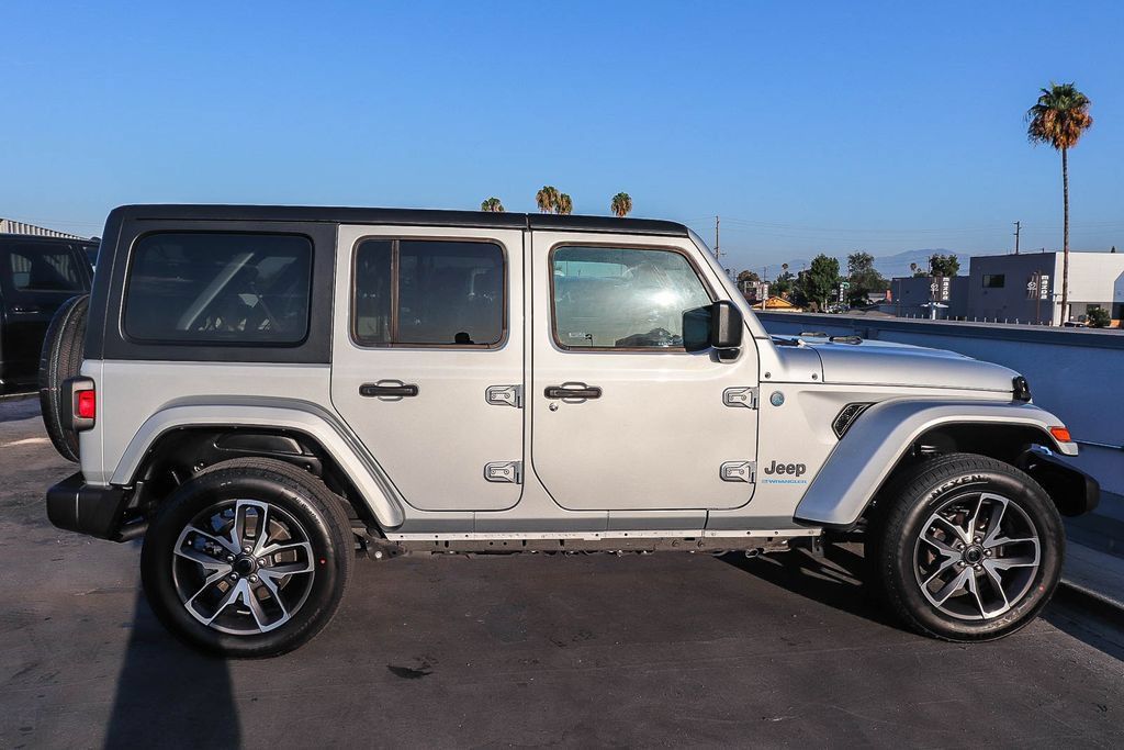 Used 2024 Jeep Wrangler Unlimited AWD/4WD image 13
