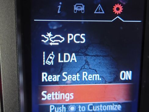 Certified 2023 Toyota Tacoma TRD Off-Road AWD/4WD image 19