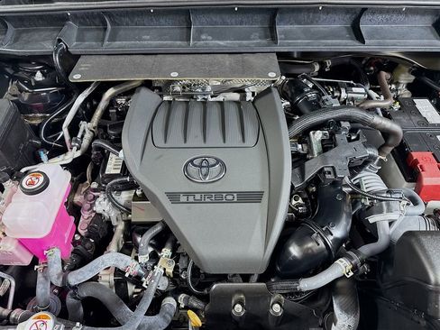 Certified 2024 Toyota Highlander Platinum AWD/4WD image 32