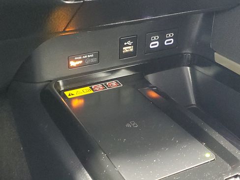 Used 2025 Toyota Camry LE FWD image 30