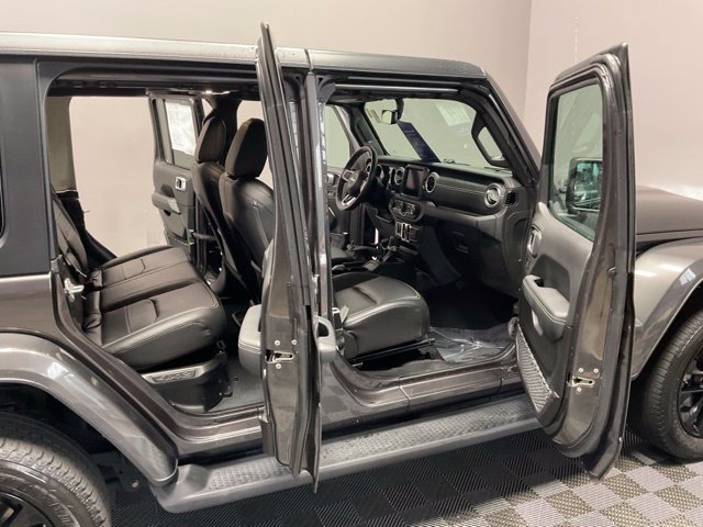 Used 2022 Jeep Wrangler Unlimited Sahara w/ Cold Weather Group AWD/4WD image 22