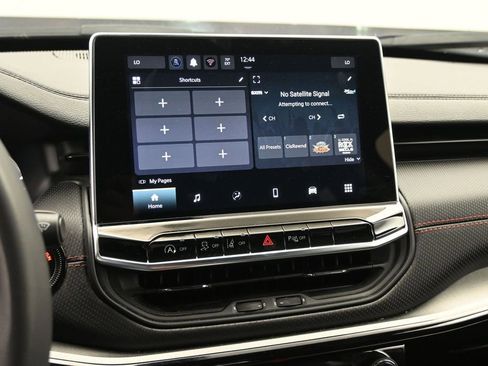 Used 2025 Jeep Compass Trailhawk AWD/4WD image 14