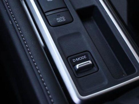 Used 2025 Nissan Pathfinder SV FWD image 21