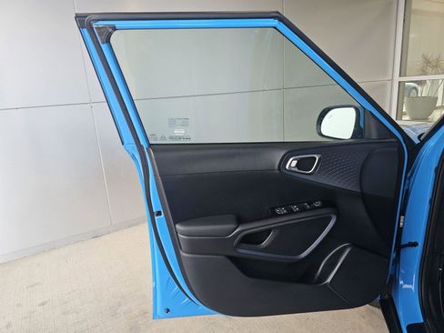Used 2023 Kia Soul EX image 17