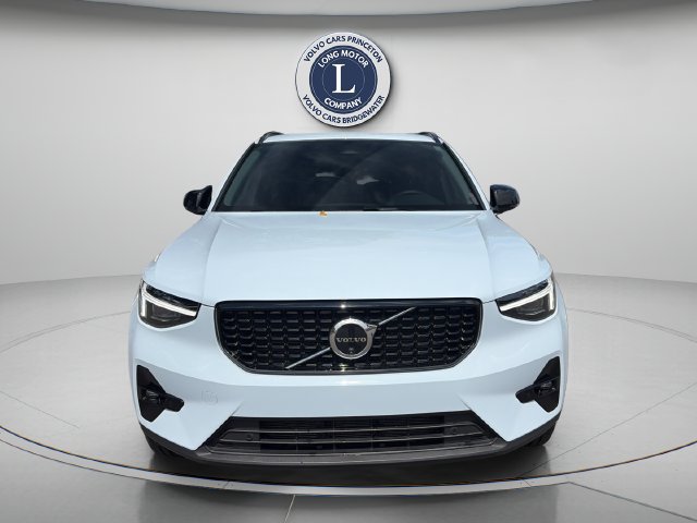 Certified 2026 Volvo XC40 B5 Plus AWD/4WD image 6
