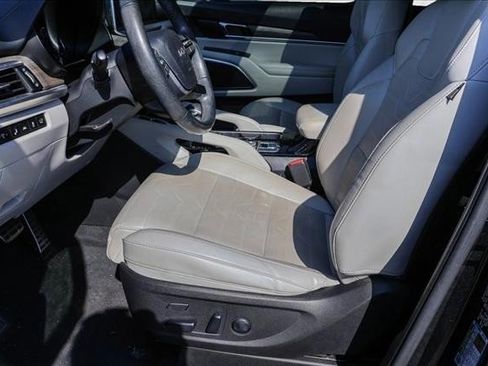 Used 2022 Kia Telluride SX w/ SX Prestige Package image 11