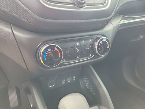 Used 2023 Chevrolet TrailBlazer LT FWD image 25