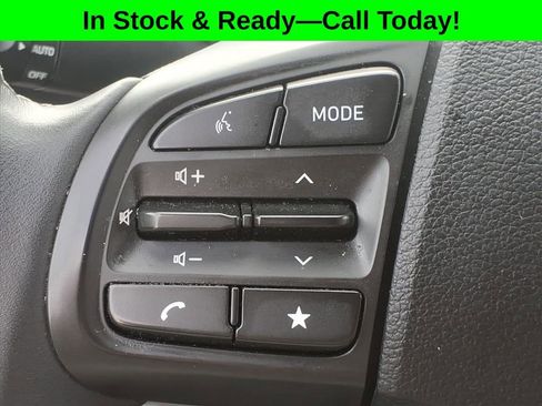 Used 2025 Hyundai Venue SEL FWD image 21