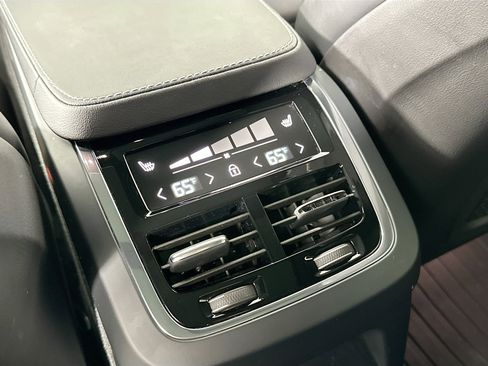 Used 2022 Volvo XC90 T8 R-Design w/ Advanced Package image 26