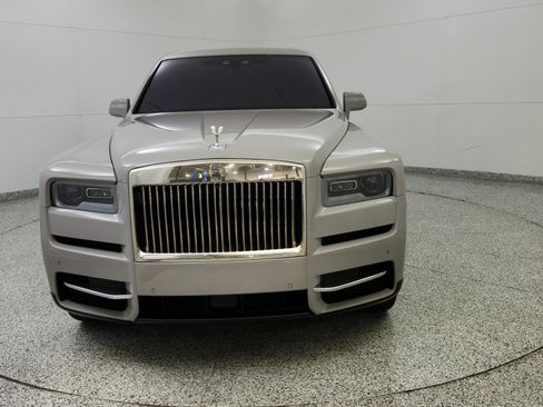 Used 2021 Rolls-Royce Cullinan AWD/4WD image 2