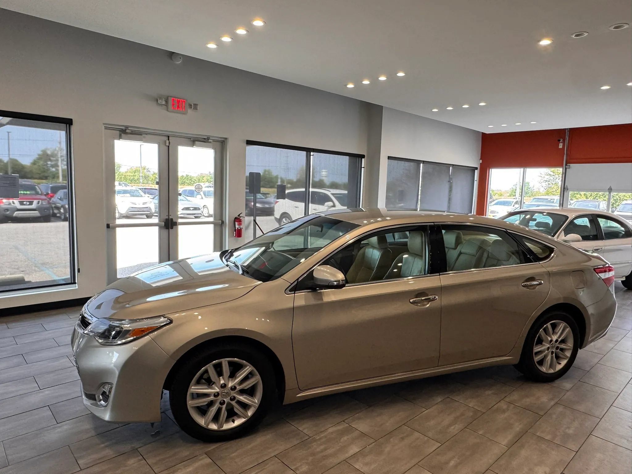 Used 2015 Toyota Avalon XLE FWD image 9