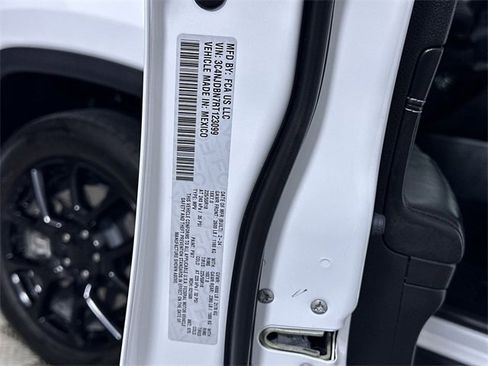 Used 2024 Jeep Compass Latitude w/ Convenience Group image 35