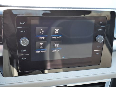 Certified 2025 Volkswagen Taos SE image 32