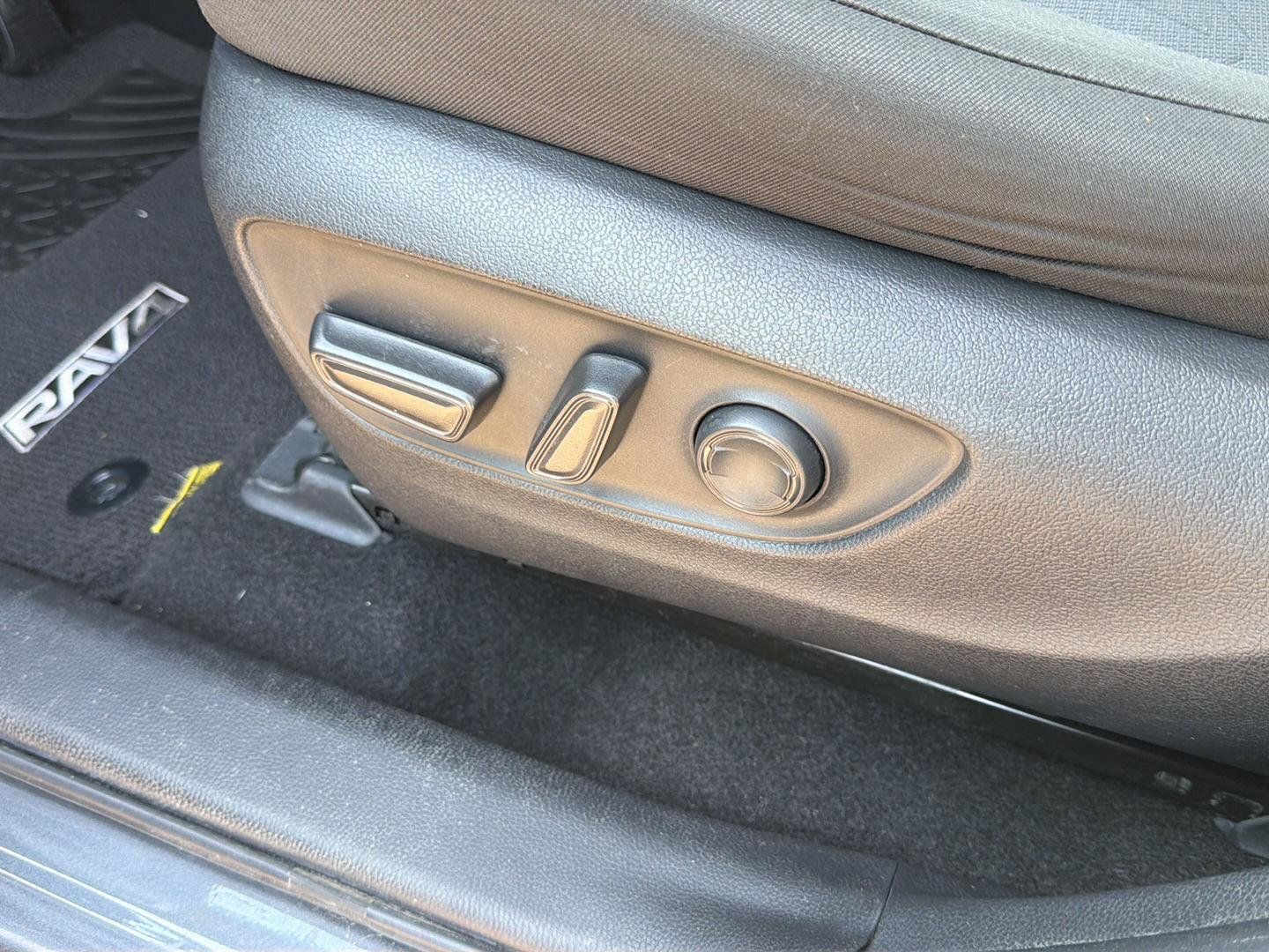 Certified 2022 Toyota RAV4 XLE FWD image 21