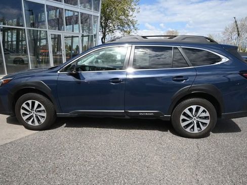 Used 2024 Subaru Outback Premium AWD/4WD image 2