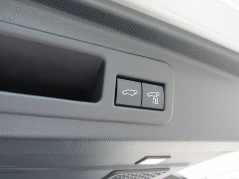 Used 2025 Toyota 4Runner Platinum AWD/4WD image 36