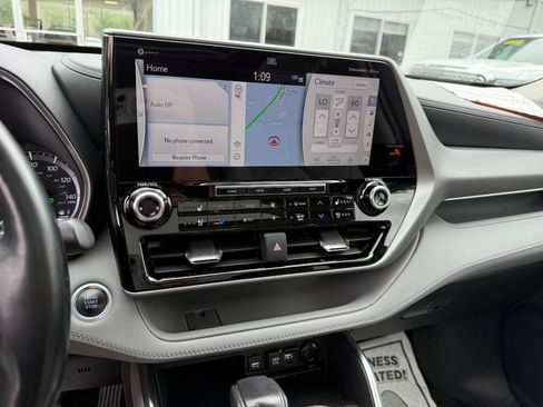 Used 2021 Toyota Highlander Platinum image 33